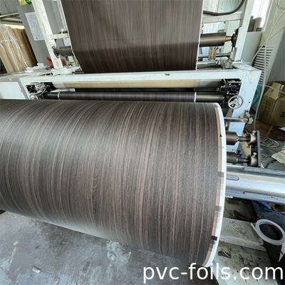 Черное дерево зерно рельефный ПВХ декоративной фольги для MDF шкаф двери вакуумной мембраны пресс